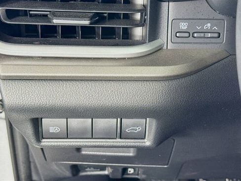 Certified 2025 Toyota Grand Highlander FWD image 10