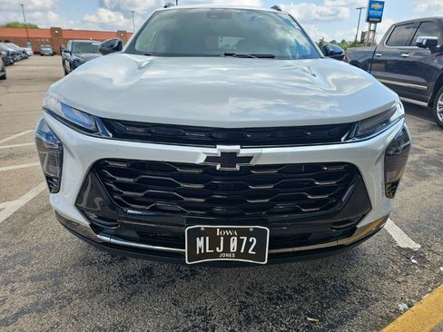 Used 2024 Chevrolet Trax ACTIV w/ Driver Confidence Package FWD image 2