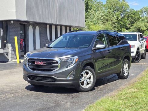 Used 2018 GMC Terrain SLE w/ Driver Convenience Package AWD/4WD image 2