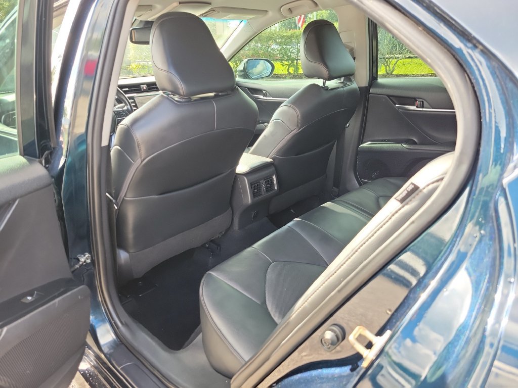 Used 2020 Toyota Camry XLE w/ Navigation Package FWD image 9