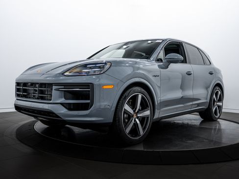 New 2026 Porsche Cayenne S image 1