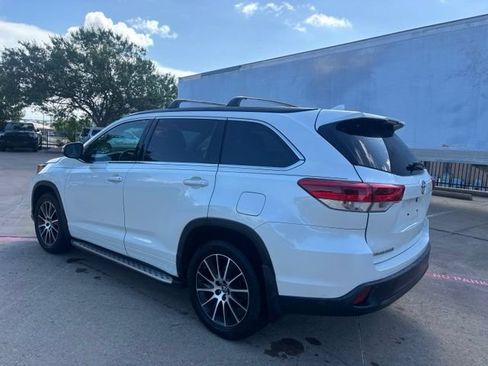 Used 2017 Toyota Highlander SE FWD image 7