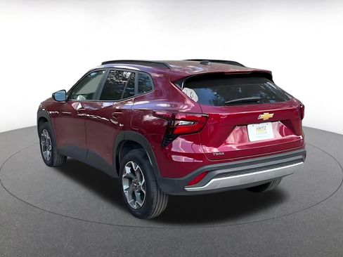 Used 2025 Chevrolet Trax LT image 11