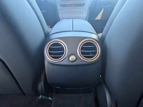 Used 2021 Mercedes-Benz GLC 300 4MATIC image 21