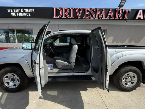 Used 2010 Toyota Tacoma 4x4 Access Cab V6 image 11