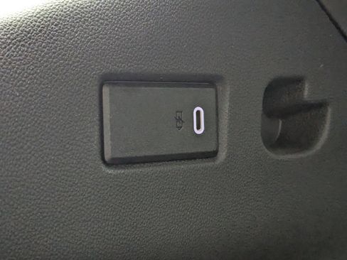 Used 2023 GMC Yukon SLT image 31