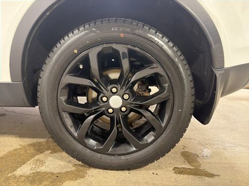 Used 2018 Land Rover Discovery Sport HSE image 30