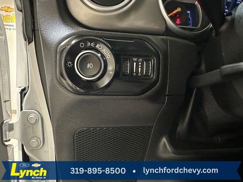 Used 2018 Jeep Wrangler Unlimited Sahara image 14