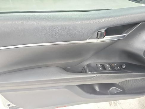 Used 2020 Toyota Camry SE FWD image 33