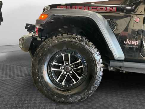 Used 2024 Jeep Wrangler Unlimited Rubicon w/ XTREMEE 35" Tire Package AWD/4WD image 16