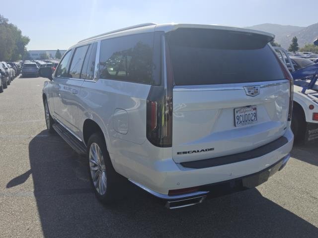 Used 2023 Cadillac Escalade ESV Luxury AWD/4WD image 4