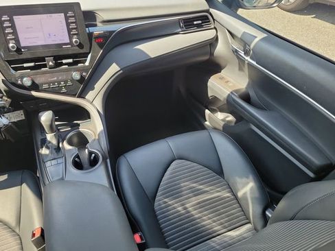 Used 2022 Toyota Camry SE FWD image 14