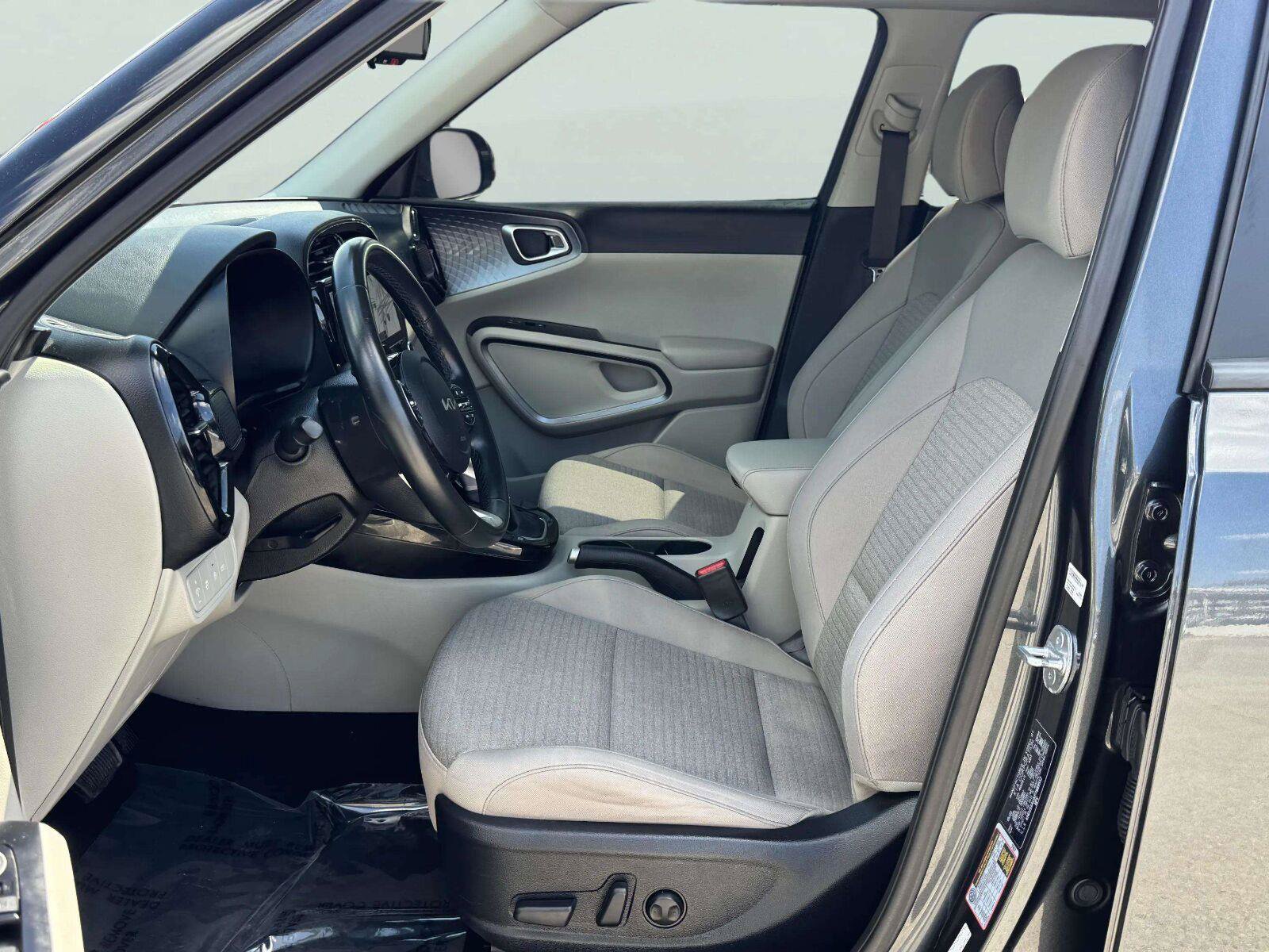 Used 2023 Kia Soul EX FWD image 16