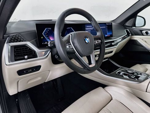 Used 2024 BMW X5 xDrive40i w/ Premium Package AWD/4WD image 9