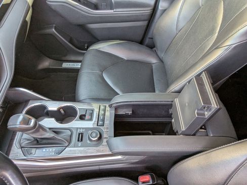 Used 2021 Toyota Highlander Limited image 28