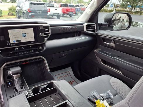 Used 2022 Toyota Tundra SR5 AWD/4WD image 10