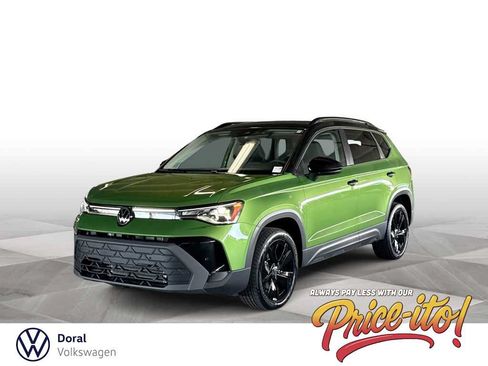 Used 2025 Volkswagen Taos SE FWD image 1