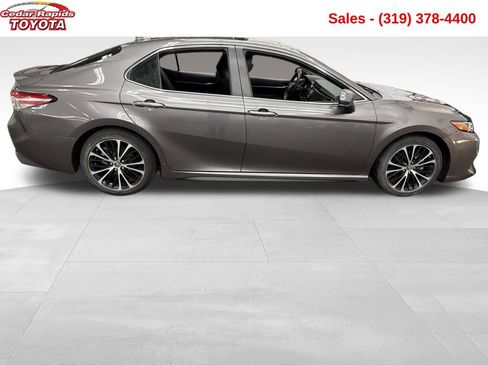 Used 2019 Toyota Camry SE image 6