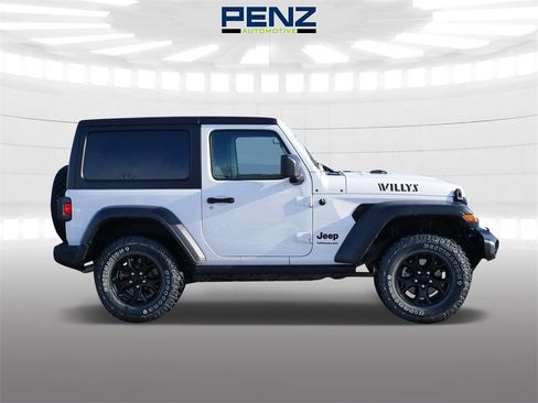 Used 2022 Jeep Wrangler Willys image 2
