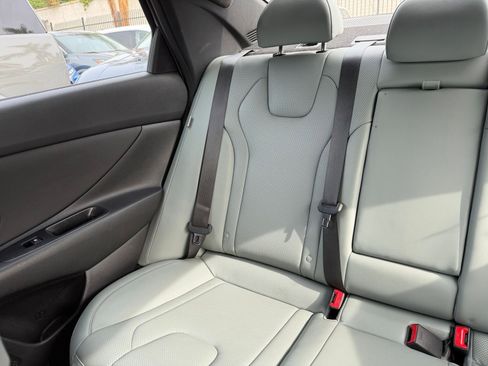 Used 2025 Hyundai Elantra Limited image 41