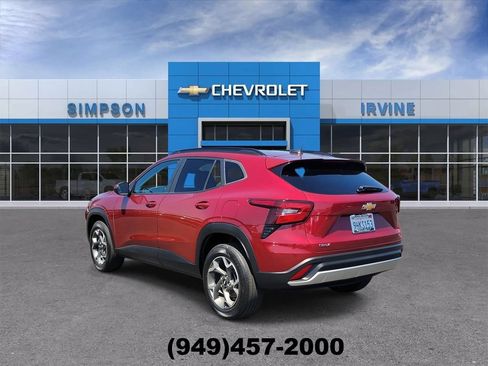 Used 2024 Chevrolet Trax LT w/ Driver Confidence Package FWD image 6