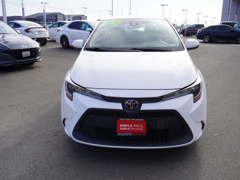 Used 2020 Toyota Corolla LE image 4