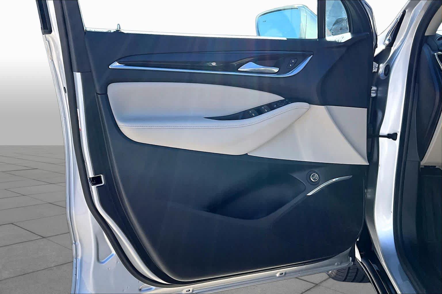 Used 2020 Buick Enclave Essence FWD image 18