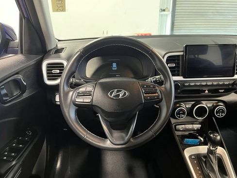 Used 2025 Hyundai Venue Limited FWD image 21