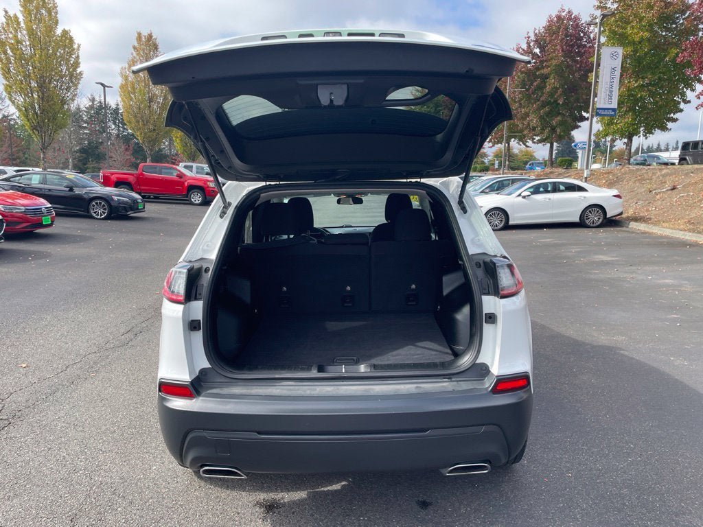 Used 2019 Jeep Cherokee Latitude w/ Cold Weather Group FWD image 12