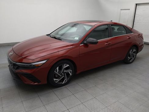 Used 2024 Hyundai Elantra SEL w/ Convenience Package FWD image 2