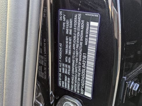 Certified 2025 Porsche Macan S AWD/4WD image 29
