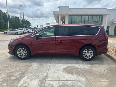 Used 2020 Chrysler Voyager LX w/ Cold Weather Group FWD image 2