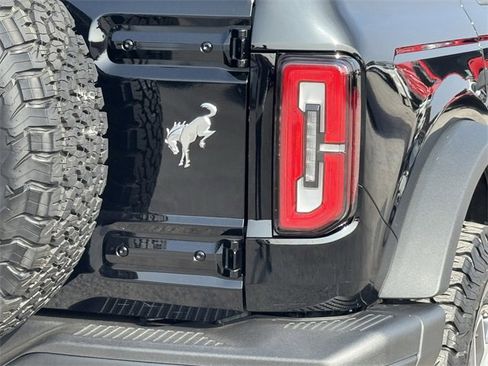 Used 2025 Ford Bronco Badlands image 6