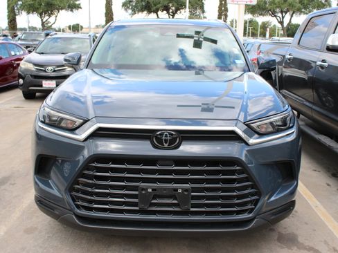 Used 2024 Toyota Grand Highlander AWD image 4