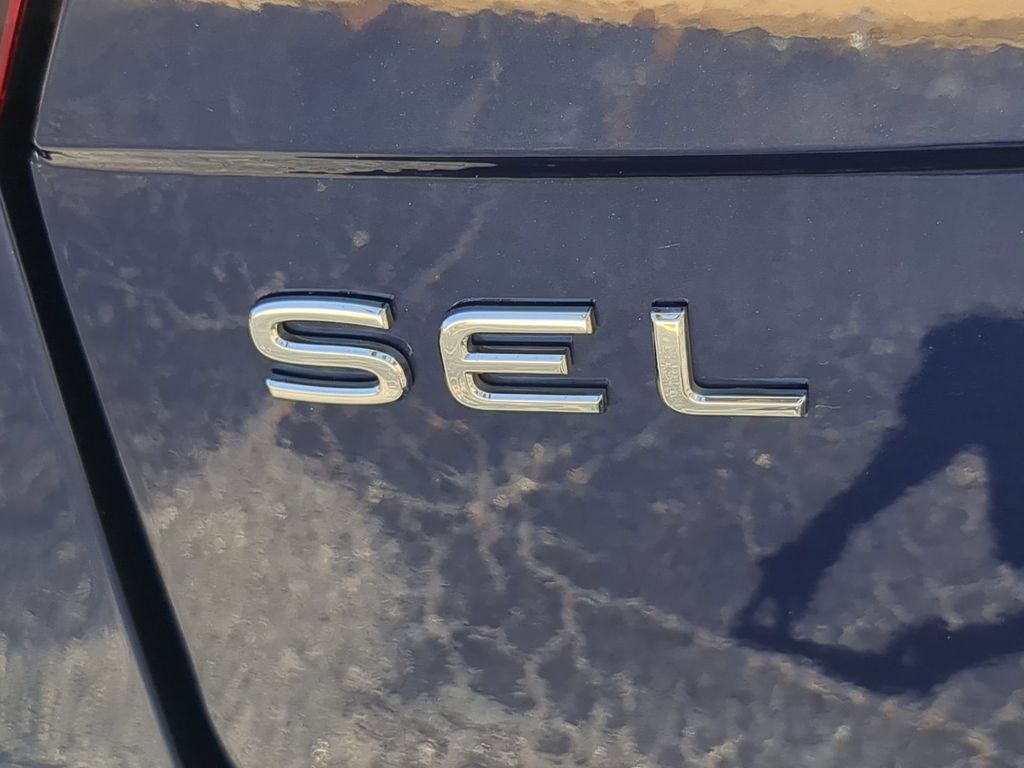 Certified 2023 Volkswagen Tiguan SEL R-Line AWD/4WD image 12