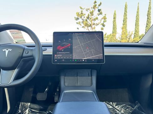 Used 2021 Tesla Model Y Long Range AWD/4WD image 15