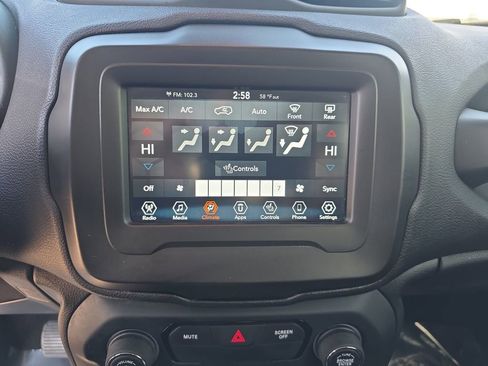 Used 2020 Jeep Renegade Latitude w/ Cold Weather Group image 25