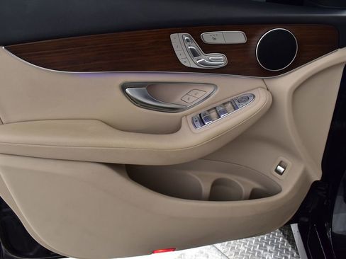 Used 2022 Mercedes-Benz GLC 300 4MATIC image 12