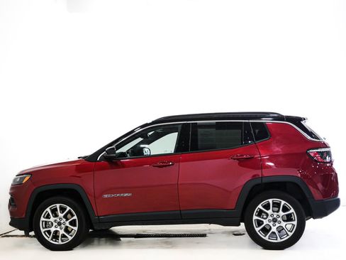 Used 2025 Jeep Compass Limited image 5