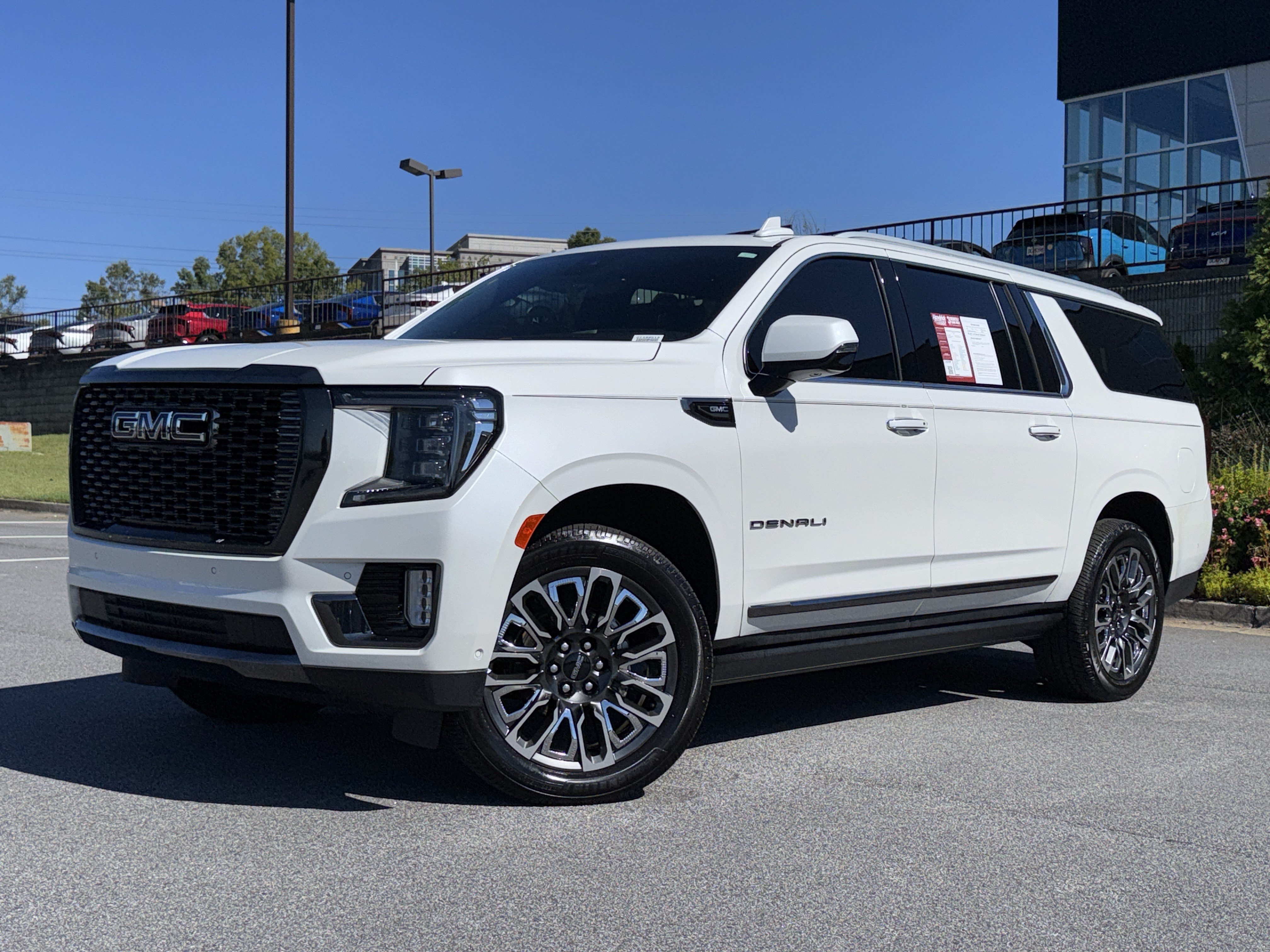 Used 2023 GMC Yukon XL Denali Ultimate w/ LPO, Floor Liner Package AWD/4WD image 5