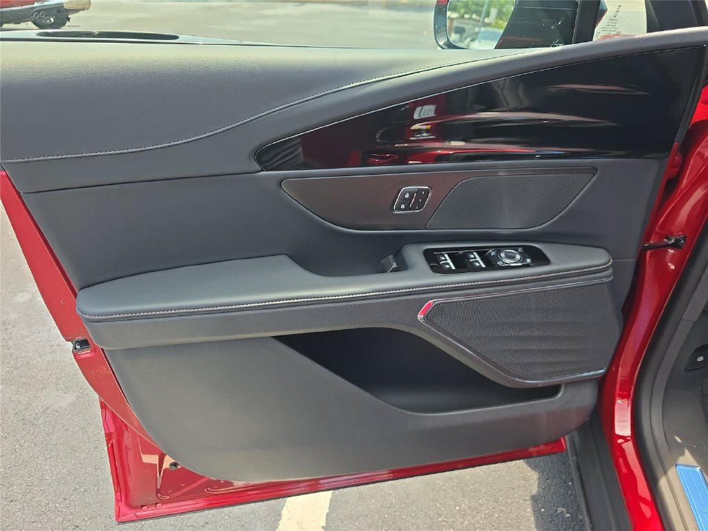 New 2026 Lincoln Nautilus Premier AWD/4WD image 12