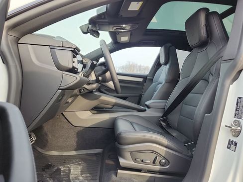 New 2026 Porsche Macan 4S Electric image 5