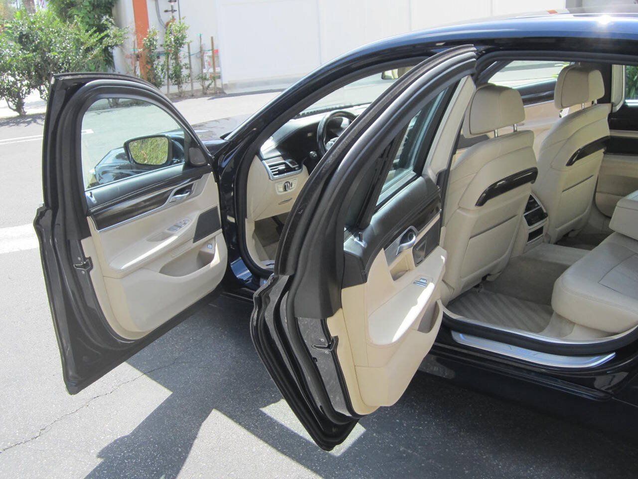 Used 2020 BMW 740i w/ Premium Package RWD image 26
