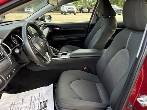 Used 2022 Toyota Camry LE FWD image 11
