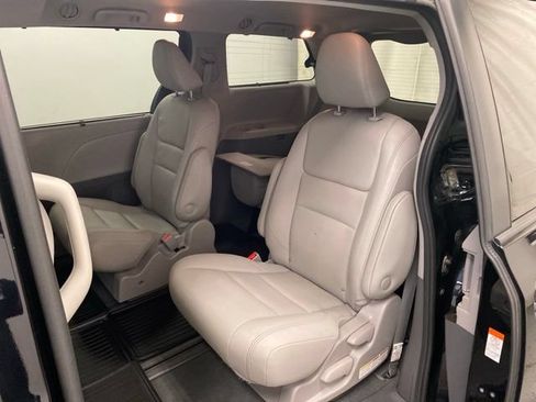 Used 2020 Toyota Sienna XLE w/ XLE Navigation Package AWD/4WD image 20