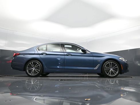 Used 2023 BMW 530e xDrive w/ Convenience Package image 43