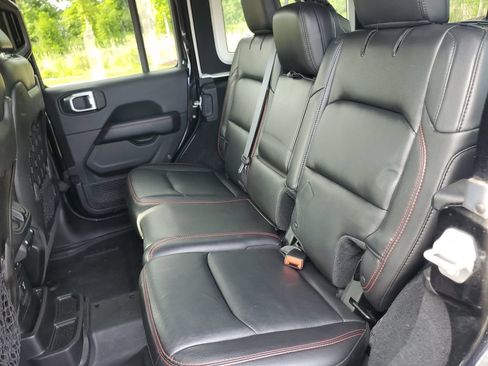 Used 2019 Jeep Wrangler Unlimited Rubicon w/ Dual Top Group AWD/4WD image 32