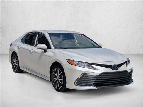 Certified 2023 Toyota Camry XLE FWD image 3