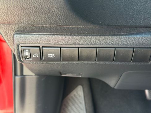 Used 2020 Toyota Corolla LE FWD image 33