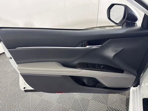 Used 2023 Toyota Camry SE image 19